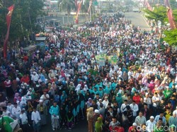 Kota Kediri Juga Gelar Jalan Sehat Bersarung