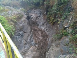 Empat Pengunjung Air Terjun di Sukapura Disapu Banjir Bandang
