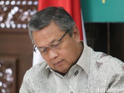 Momen Emosional Gubernur BI saat Bahas Corona dengan DPR