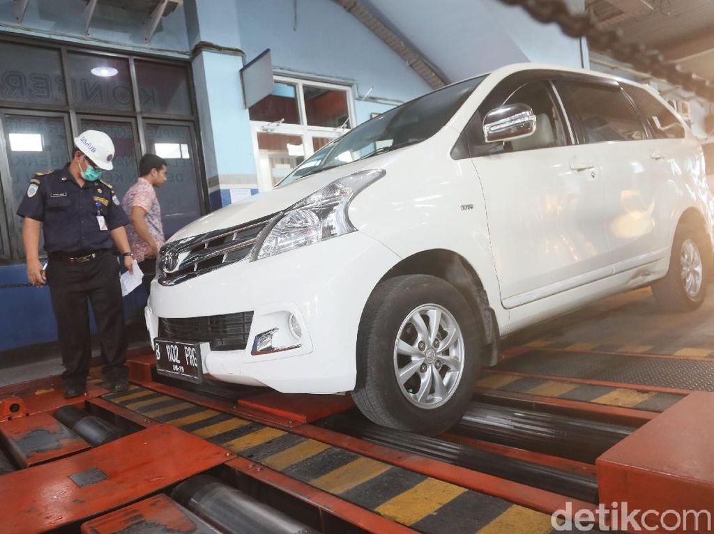 Naik Taksi Online Lebih Murah daripada Punya Mobil Sendiri? Naik Taksi Online Lebih Murah daripada Punya Mobil Sendiri?