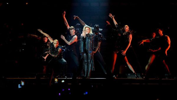 Penampilan Energik Lady Gaga di Joanne World Tour