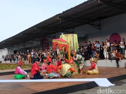 Komunitas Bissu Buka Jakarta Biennale 2017