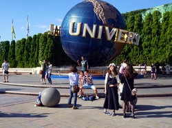 Akibat Topan, Universal Studios Japan Tutup