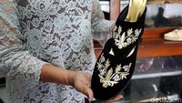 Nih, Selop Cantik yang Bakal Digunakan dalam Pernikahan Kahiyang-Bobby