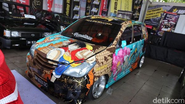 Melihat Deretan Mobil Eye Catching di Padang