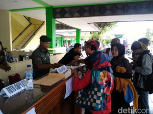 Jelang Pernikahan Putri Jokowi, Relawan Mulai Tiba di Asrama Haji