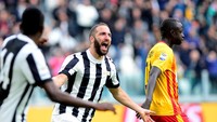 Juventus baru mampu membalas melalui gol Gonzalo Higuain di menit ke-57, untuk membuat kedudukan menjadi 1-1. (Foto: Massimo Pinca/REUTERS)