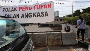 Perlintasan KA Ditutup Total, Warga Kemayoran Protes