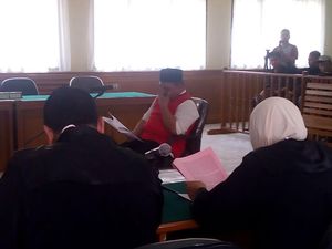 Admin Saracen yang Hina Presiden Jalani Sidang Perdana Admin Saracen yang Hina Presiden Jalani Sidang Perdana