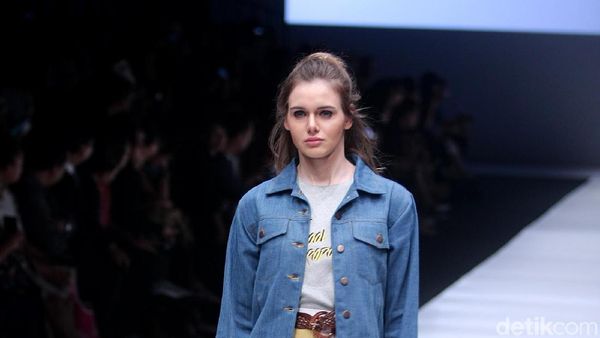 Foto: 12 Koleksi Alex[a]lexa Terinspirasi dari Gaya Urban Modern