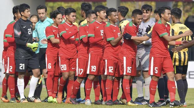 Timnas Indonesia U-19 diharapkan Menpora Imam Nahrawi bisa mengikuti jejak Timnas Indonesia U-16.