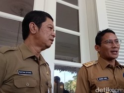 Sandiaga Perintahkan Tanggul Jebol di Luar Batang Ditanggulangi