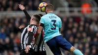 Steve Cook (bek tengah), Bournemouth. Mencetak satu-satunya gol saat Bournemouth menang 1-0 atas Newcastle United. Di enam laga terakhir, timnya selalu menang setiap kali ia bikin gol. (Foto: Scott Heppell/REUTERS)
