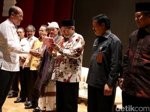 3 Tahun Jokowi Dijadikan Buku dan Didiskusikan 3 Tahun Jokowi Dijadikan Buku dan Didiskusikan