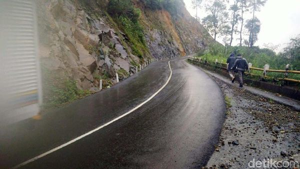 Ngeriii,.. Begini Mitos Tanjakan Panganten di Garut