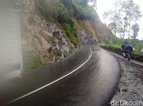 Ngeriii,.. Begini Mitos Tanjakan Panganten di Garut