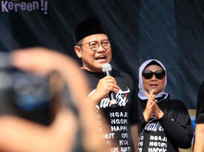 Cak Imin Ikut Jalan Sehat Sarungan