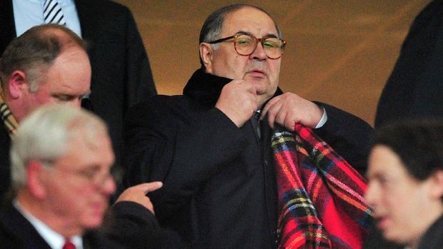Alisher Usmanov 30 persen saham di Arsenal kepada Stan Kroenke. (