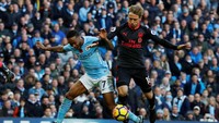 City lantas mendapatkan penalti, usai Raheem Sterling terjatuh dalam duel dengan Nacho Monreal. (Foto: Phil Noble/ REUTERS)