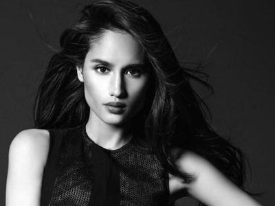 Diaspora Jelita, Cinta Laura