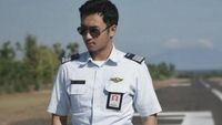 Pilot Ganteng Mantan Pacar Kahiyang, Nikita Mirzani Bakal Jadi Model Playboy