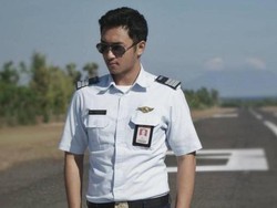 Kahiyang Menikah, Sosok Pilot Tampan Ini Curi Perhatian