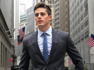 Potret 7 Guru Tampan Ini Buat Kamu Betah Belajar di Kelasnya