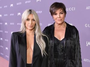 Sambut Cucu Baru, Kris Jenner Hadiahi Kue Pink Cantik untuk Kim Kardashian Sambut Cucu Baru, Kris Jenner Hadiahi Kue Pink Cantik untuk Kim Kardashian