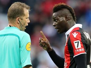 Kisah Balotelli: Gol, Kartu Merah, dan Hantaman yang Bikin Kaget