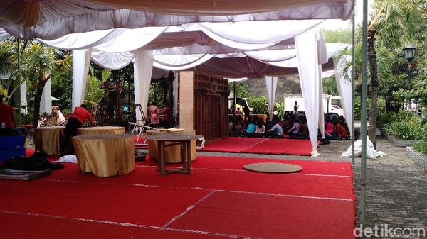 Melihat Kesibukan Gladi Resik Pernikahan Kahiyang-Bobby