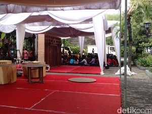 Melihat Kesibukan Gladi Resik Pernikahan Kahiyang-Bobby