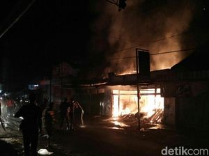 Dua Toko Kelontong di Situbondo Terbakar, Kerugian Rp 500 Juta