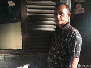 Syarifudin Cerita Detik-detik Tembok Rumahnya di Luar Batang Jebol Syarifudin Cerita Detik-detik Tembok Rumahnya di Luar Batang Jebol