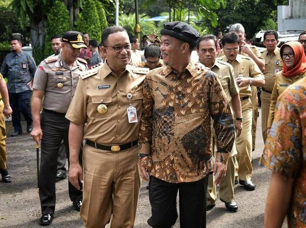 Foto: Anies-Sandi Akrab Dengan Ketua DPRD DKI, Kapolda Metro Selfie