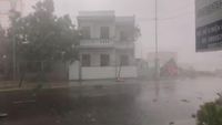 Foto: Begini Dahsyatnya Topan Damrey yang Terjang Vietnam