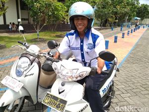 Ini Subandi, Difabel Petugas Uji Praktik SIM Polres Trenggalek Ini Subandi, Difabel Petugas Uji Praktik SIM Polres Trenggalek