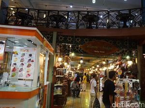 Foto: Tempat Wajib Berburu Buah Tangan di Kuala Lumpur