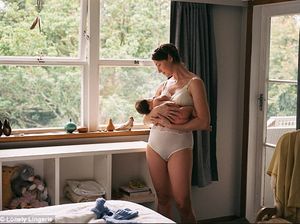 Foto: Keren! Saat Ibu dengan Tubuh Postpartum Jadi Model