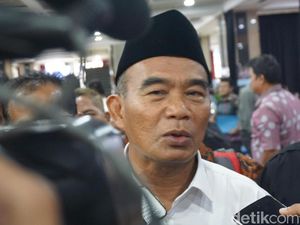 Banyak Dikritik, Mendikbud Batalkan Nobar Dilan di Hardiknas Banyak Dikritik, Mendikbud Batalkan Nobar Dilan di Hardiknas