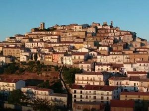 Foto: Penampakan Kota yang Terkutuk di Italia