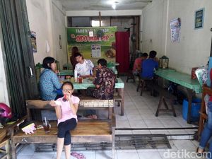 Warung Sekitar Gedung Tetap Buka di Hari Pernikahan Kahiyang