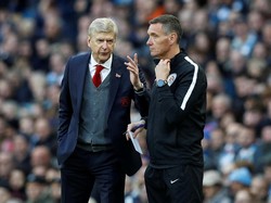 Usai Didakwa FA, Wenger Kini Sebut Wasit Ketinggalan Zaman