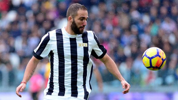 Foto: Jersey Bernuansa Jadul untuk Rayakan Ultah Si Nyonya Tua