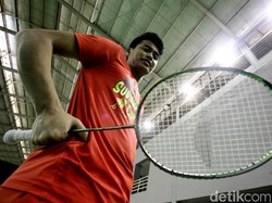 Tontowi Ahmad di Antara Dua Perempuan