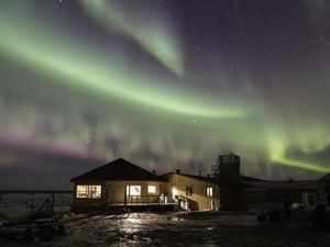 Speechless! 7 Hotel Berpemandangan Aurora Cantik