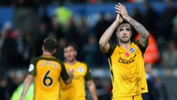 Shane Duffy (bek tengah), Brighton. Beberapa kali membuat sapuan penting ketika mereda serangan para pemain Swansea City, dalam kemenangan 1-0 Brighton. (Foto: Alex Morton/Getty Images)