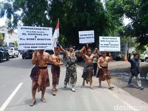 Sambut Pernikahan Kahiyang-Bobby, Binaragawan Kelilingi Kota Solo