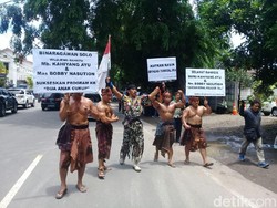 Sambut Pernikahan Kahiyang-Bobby, Binaragawan Kelilingi Kota Solo