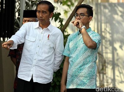 Jokowi dan Gibran Pantau Simulasi Kirab Pernikahan Kahiyang-Bobby