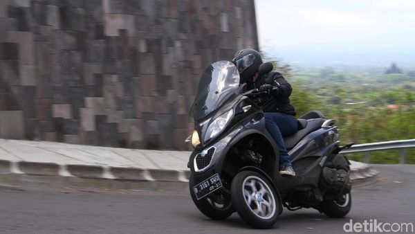 Menjajal Skuter 3 Roda di Jalur Selatan